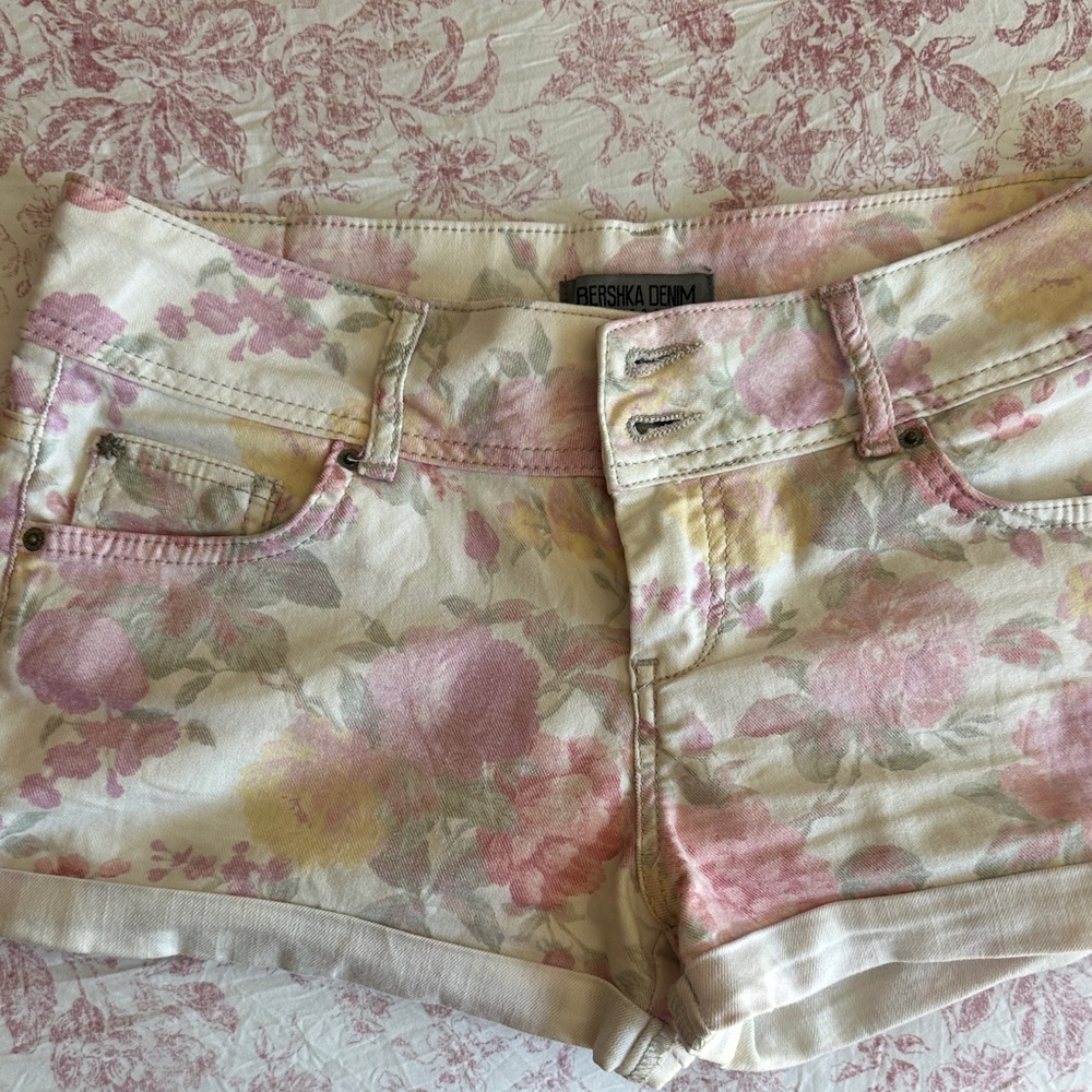 Bershka Women's Floral Jean Shorts - Pink and Cream